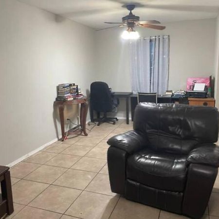 Great Getaway 2 Story Home! Harlingen Tx Exteriör bild