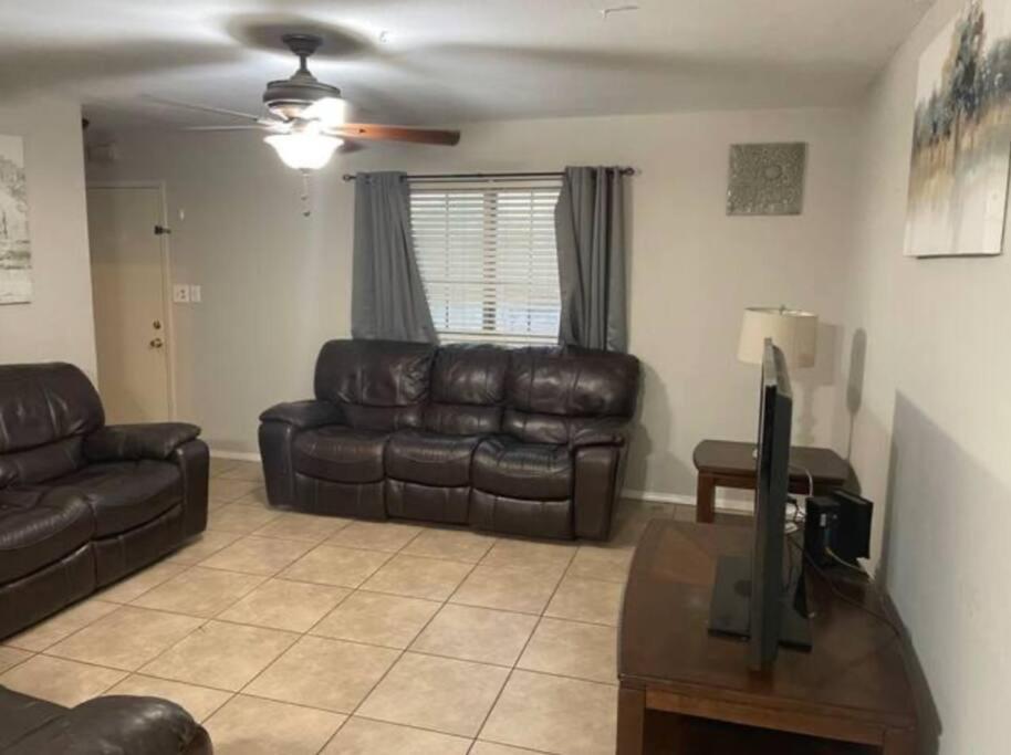 Great Getaway 2 Story Home! Harlingen Tx Exteriör bild