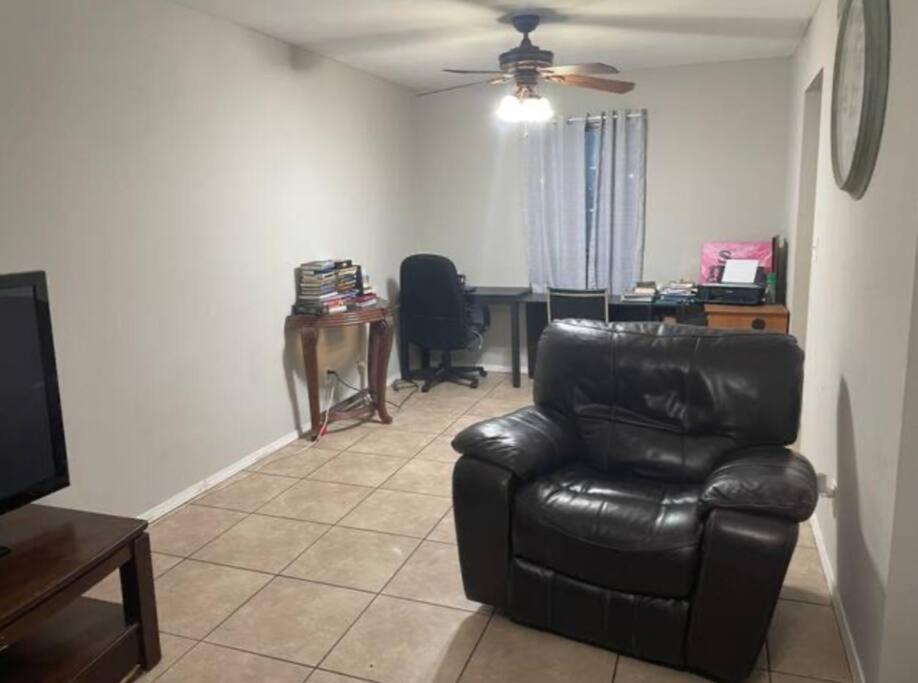 Great Getaway 2 Story Home! Harlingen Tx Exteriör bild