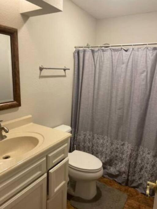Great Getaway 2 Story Home! Harlingen Tx Exteriör bild