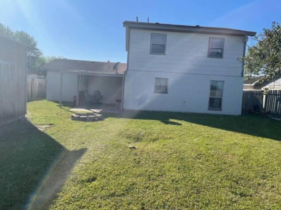 Great Getaway 2 Story Home! Harlingen Tx Exteriör bild
